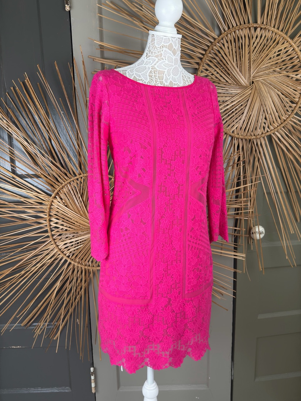 Laundry By Shelli Segal Hot Pink Lace Long Sleeved Mini Sheath Dress Size 2